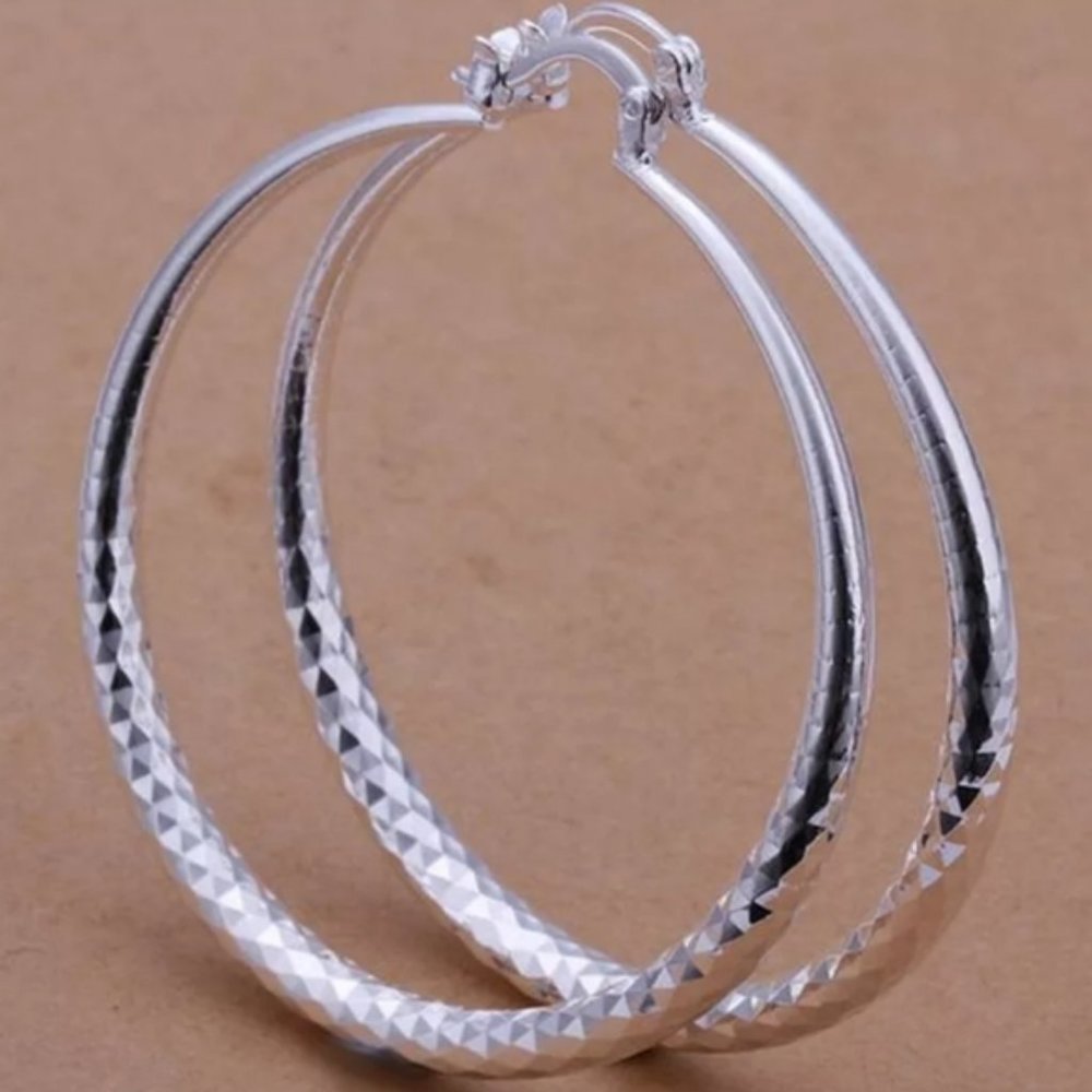 NEW Sterling Silver 2” Diamond Cut Round Hoop Earrings - Picture 4 of 6